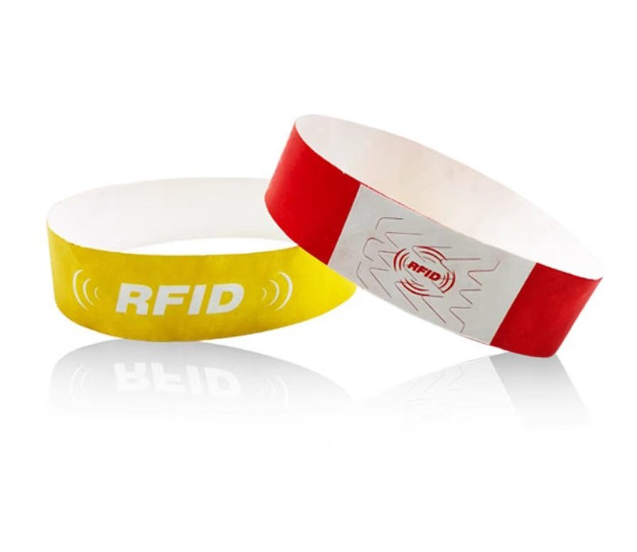 أساور تقنية تحديد الهوية بموجات الراديو (RFID) لدخول آمن للفعاليات