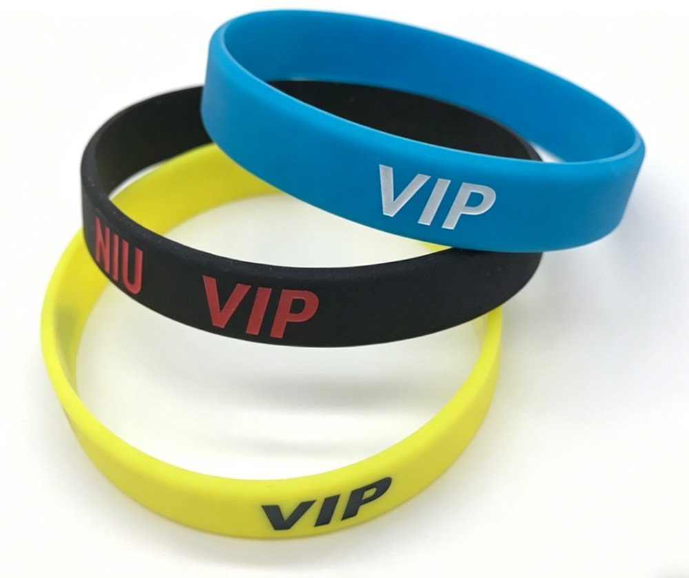 أساور VIP من السيليكون